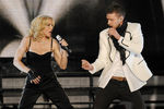 В 2008 году Тимберлейк записал совместный с Мадонной сингл «4 Minutes». Хореография звезд в клипе, который позже показывали на MTV Video Music Award, считалось одним из ярких выступлений премии. На фото Мадонна и Тимберлейк во время выступления в Нью-Йорке, 2008 год