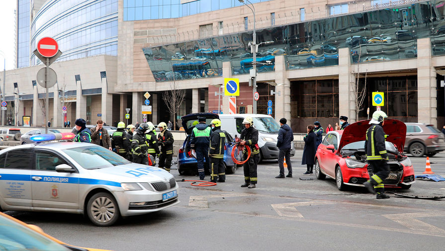 Последствия аварии на Новинском бульваре в центре Москвы, 1 апреля 2021 года