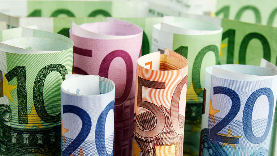 В США заявили, что евро будет дешевле доллара в 2023 году