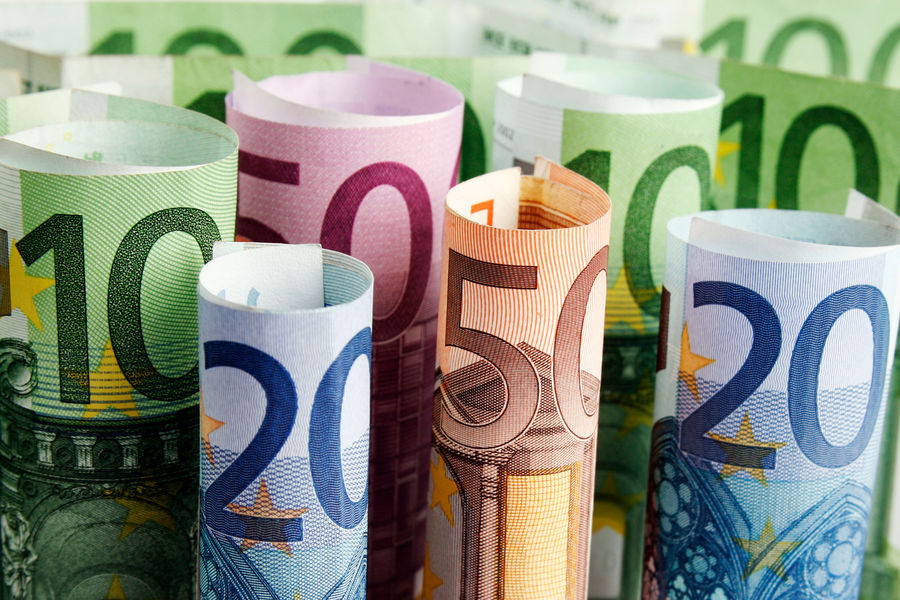 Аналитик объяснил падение курса евро ниже 99 рублей - Газета.Ru