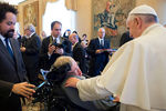 Папа Римский и физик Стивен Хокинг на встрече в Ватикане, 28 ноября 2016 года