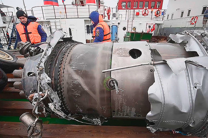 Работы по подъему обломков самолета Ту-154 Минобороны России, потерпевшего крушение после вылета из Сочи, 29 декабря 2016 года
