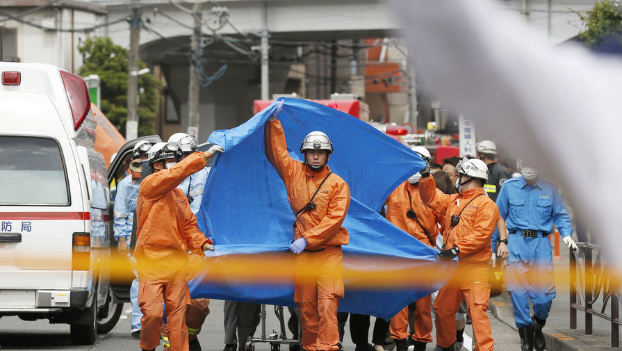 На месте нападения на школьников в городе Кавасаки, Япония, 28 мая 2019 года