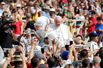 Папа Римский Франциск открывает памятник мигрантам в Ватикане, 29 сентября 2019 года