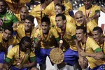 Бразильцы с почетным трофеем
