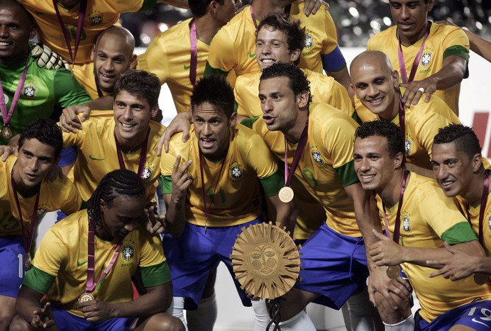 Бразильцы с&nbsp;почетным трофеем