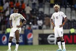 Ганцы Асамоа Гьян и Айзек Ворса после поражения своей команды по пенальти от Буркина-Фасо