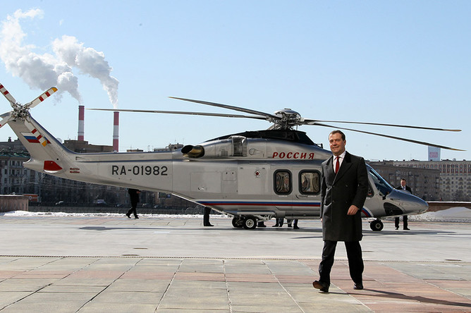 В Белый дом Дмитрий Медведев прилетел на вертолете