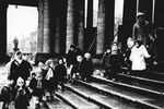 Ребята из детских яслей №237 на прогулке. Январь 1941 года
