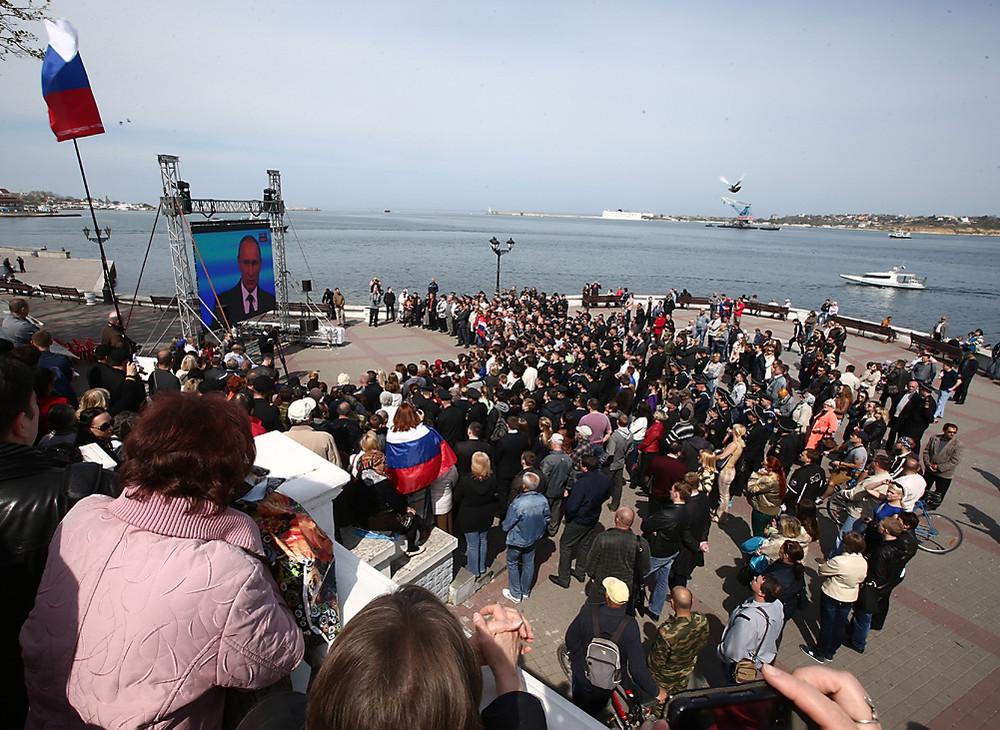 Во время прямой трансляции телепрограммы «Прямая линия с Владимиром Путиным» в Севастополе