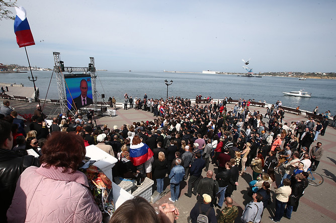 Во время прямой трансляции телепрограммы «Прямая линия с Владимиром Путиным» в Севастополе