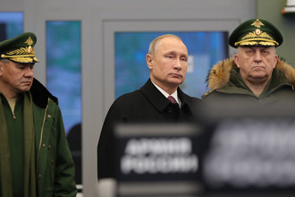Министр обороны РФ Сергей Шойгу и президент России Владимир Путин во время посещения Военной академии Ракетных войск стратегического назначения имени Петра Великого