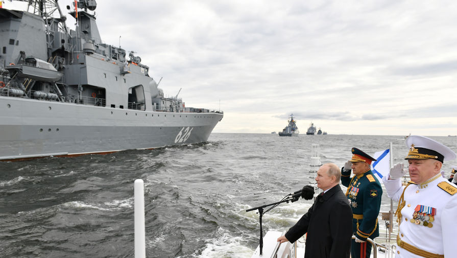 Путин прибыл в Кронштадт на парад в честь дня Военно-морского флота России