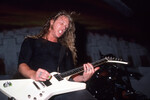 Джеймс Хэтфилд во время выступления группы Metallica в Чикаго, 1986 год