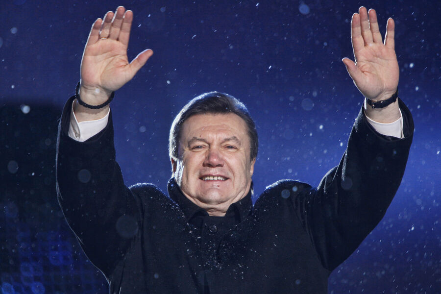 Кандидат в&nbsp;президенты Украины Виктор Янукович приветствует своих сторонников во время предвыборного митинга в&nbsp;Киеве, Украина, 5&nbsp;февраля 2010&nbsp;года