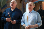 Президент РФ Владимир Путин и президент Белоруссии Александр Лукашенко на молебне в церкви Смоленской иконы Божией Матери в Смоленском ските Спасо-Преображенского Валаамского ставропигиального мужского монастыря, 1 августа 2025 года