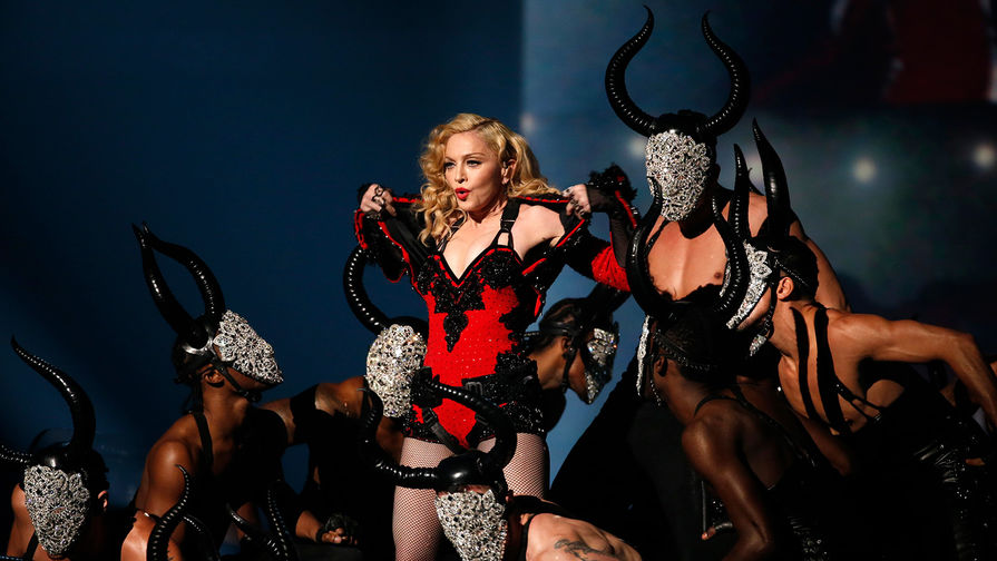 Мадонна выступает на&nbsp;57-й церемонии вручения наград Грэмми в&nbsp;Лос&nbsp;-Анджелесе, 2015 год