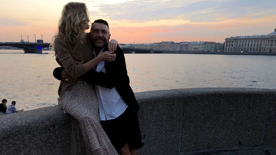 Уже не холостой: Шнуров женился и показал фото избранницы