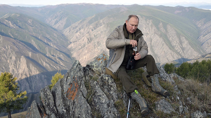 Президент РФ Владимир Путин во время отдыха в Саяно-Шушенском заповеднике, 2018 год