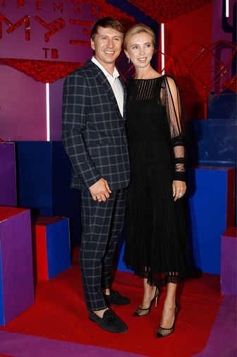 Фигурист Алексей Ягудин с&nbsp;супругой Татьяной Тотьмяниной перед&nbsp;церемонией вручения XVII ежегодной национальной телевизионной премии в&nbsp;области популярной музыки &laquo;МУЗ-ТВ 2019&raquo;