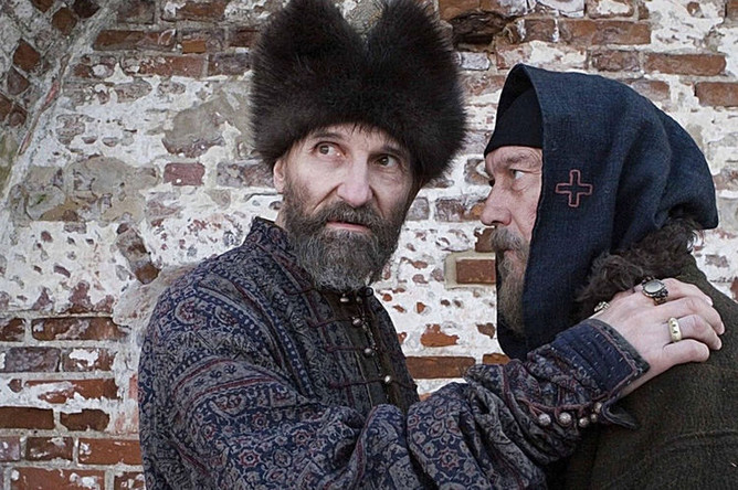 Кадр из фильма «Царь» (2009)