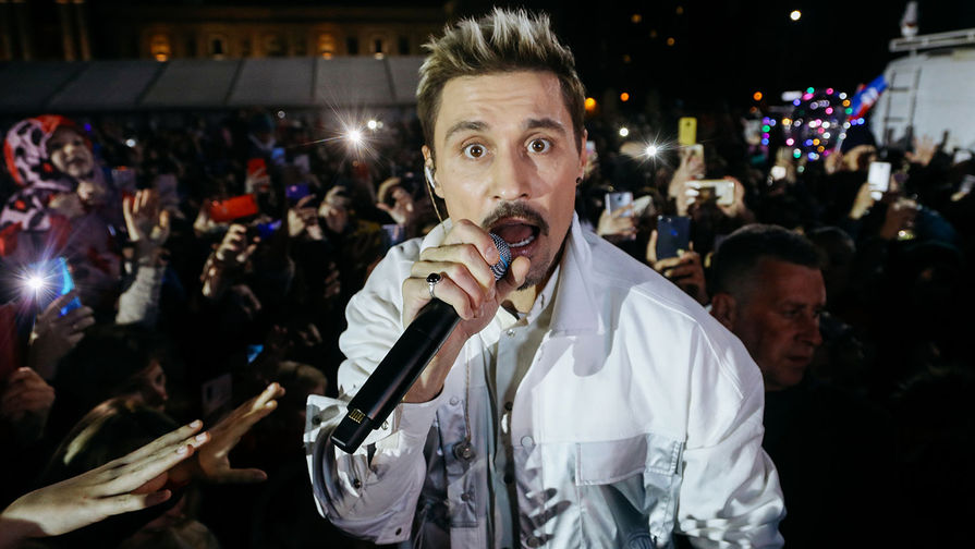 Певец Дима Билан выступает на бесплатном концерте на площади Куйбышева в Самаре, 29 сентября 2019 года 