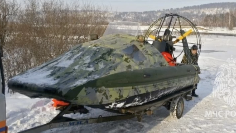 В Иркутской области перевернулась лодка с рыбаками, двое пропали