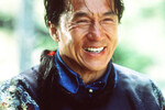 Джеки Чан в сцене из фильма «Шанхайский полдень» (2000)