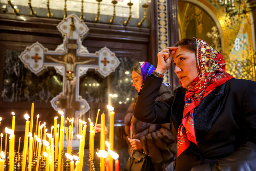 Прихожане во время праздничного богослужения по&nbsp;случаю Рождества Христова в&nbsp;храме Христа Спасителя, Москва, 7&nbsp;января 2025&nbsp;года