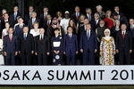 Мировые лидеры с супругами на саммите G20 в Японии, 28 июня 2019 года 