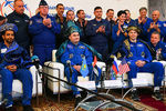 Астронавт из ОАЭ Хазза аль-Мансури, российский космонавт Алексей Овчинин и американский астронавт Ник Хейг после посадки спускаемого аппарата космического корабля «Союз МС-12» в Казахстане, 3 октября 2019 года