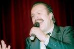 Вилли Токарев во время выступления в клубе «Карусель» в Москве, 1994 год