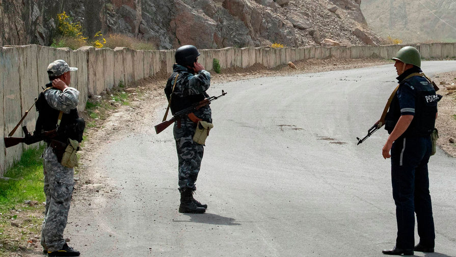Минздрав Киргизии сообщил о 18 пострадавших военных при стычках на границе с Таджикистаном