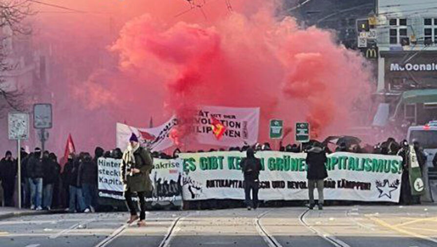 Полиция применила газ против участников протестов в швейцарском Базель-Штадте