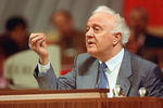 Эдуард Шеварднадзе на XXVIII съезде КПСС в Москве, 1990 год