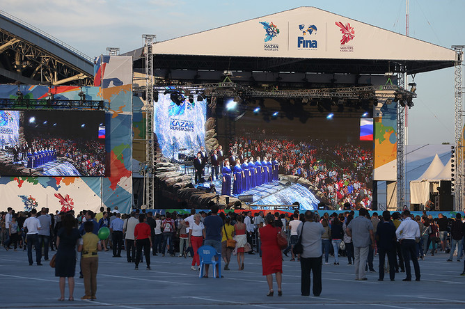 Во время церемонии открытия 16-го чемпионата мира ФИНА по водным видам спорта в Ледовом дворце «Татнефть Арена»