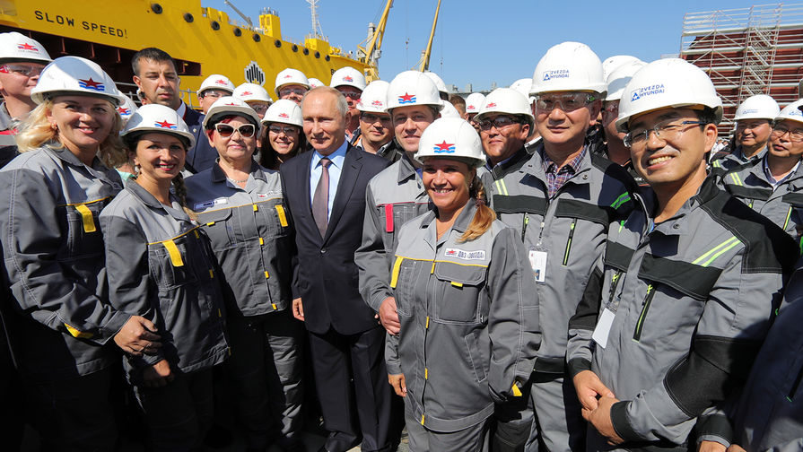 Президент России Владимир Путин во время посещения судостроительного комплекса «Звезда» в Приморском крае, 11 сентября 2018 года