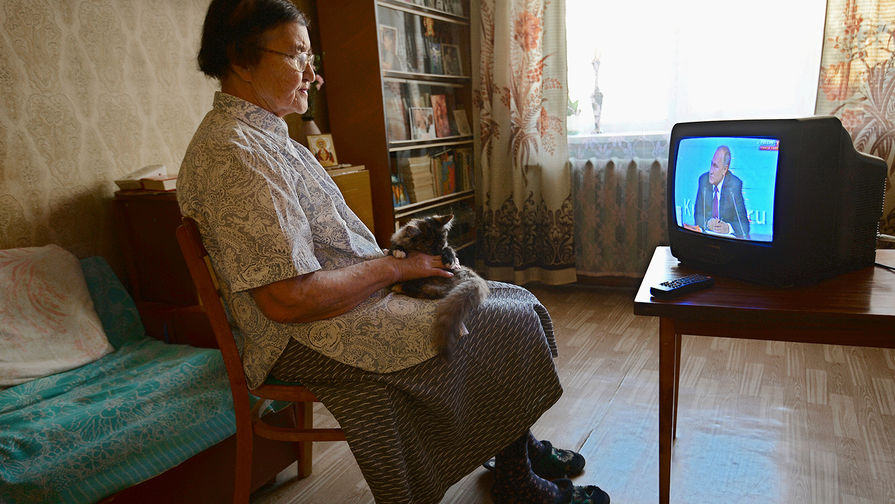 Пенсионерка из Свердловской области во время ежегодной большой пресс-конференции президента России Владимира Путина в Москве, 20 декабря 2018 года