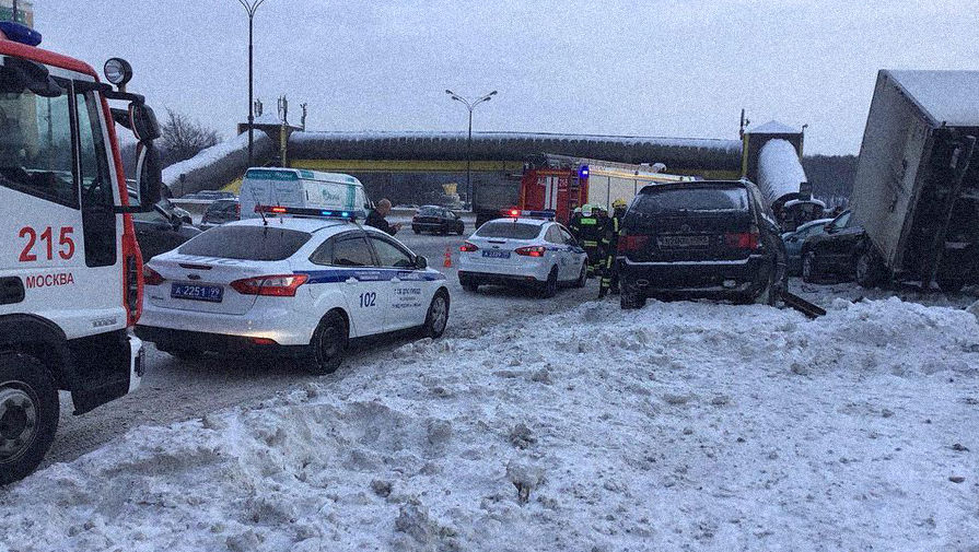 Восемь автомобилей попали в ДТП на севере Москвы