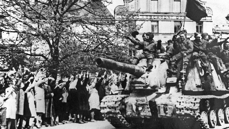 Советские войска в городе Жамберк, 10 мая 1945 года