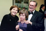 Юрий Соломин с женой Ольгой и внучкой Александрой, 2001 год
