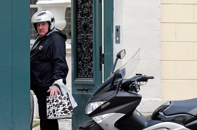 Жерар Депардье проигнорировал заседание парижского суда по делу о пьяной езде на скутере