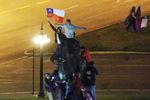 Болельщики забрались на монумент национальному герою Мануэлю Бакедано