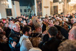 Католикос всех армян Гарегин Второй (в центре) на торжественной литургии по случаю праздника Святого Рождества и Богоявления в кафедральном соборе Эчмиадзина в Армении
