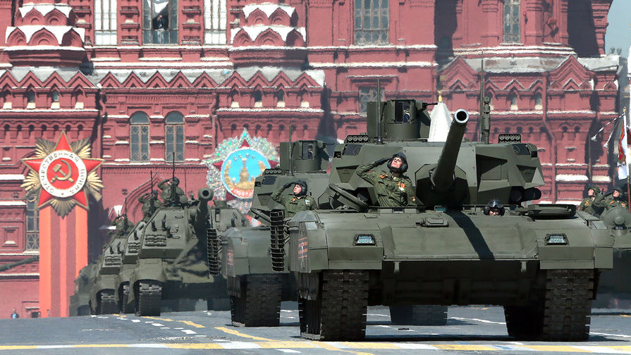 Танки Т-14 «Армата» во время генеральной репетиции парада Победы на Красной площади