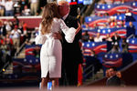 Меланья Трамп с мужем на съезде Республиканской партии
