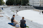 Многолетнюю стройку на Хохловской площади музеефицировали и превратили в парк с амфитеатром. В качестве экспоната — 500-летний фрагмент Белого Города