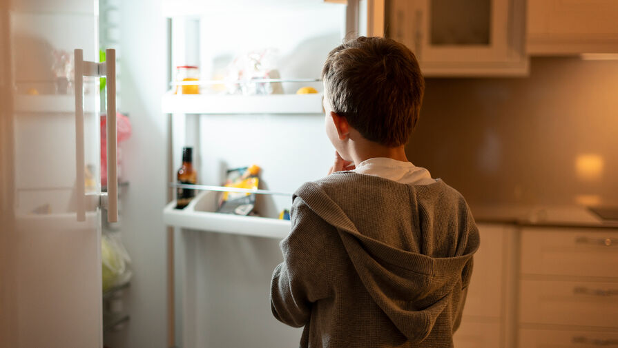 Эксперт рассказал, почему не стоит хранить молоко в дверце холодильника