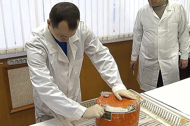 «Черный ящик» разбившегося под Сочи самолета Минобороны Ту-154, который был показан по телевидению, 28 декабря 2016 года