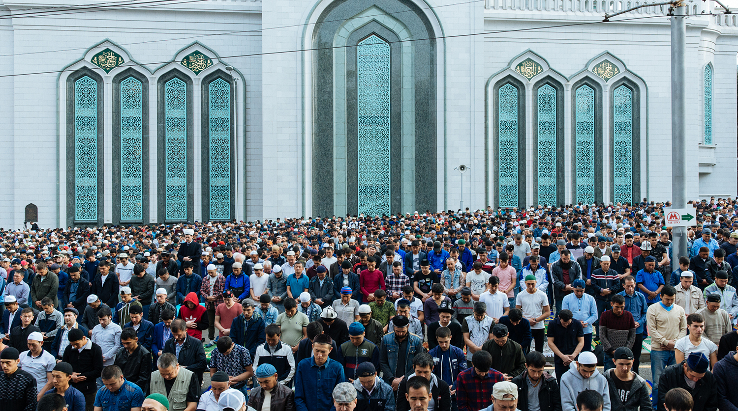 Байрам как переводится. Москва Соборная мечеть байран. Курбан 2023. Курбан байрам. Куйрам байрам в Узбекистане.
